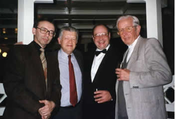 Dr. Igor Lazarev, Director del Depto. Cultura de la Municipalidad de Moscú; Embajador de Chile, James Holger; Prof. Andrei Podgomy, Director de la Academia Musical Gnesin y Juan Lemann, 1996.